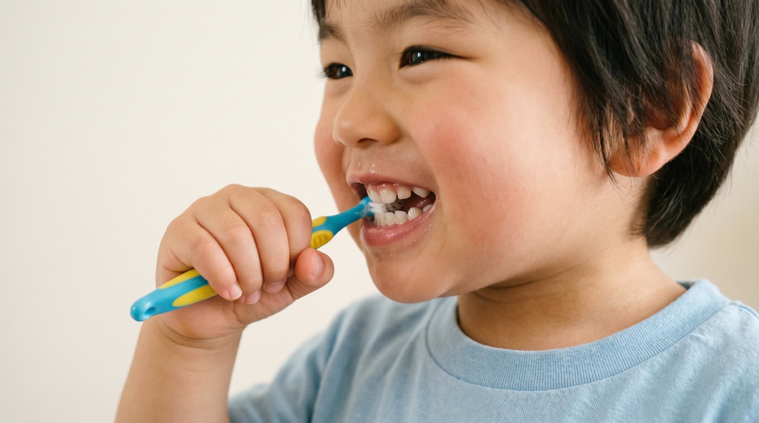ブラッシングを行うお子さまの様子